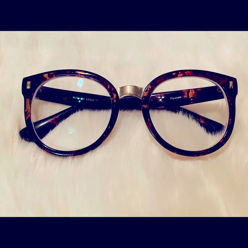 Oversized round eyeglasses